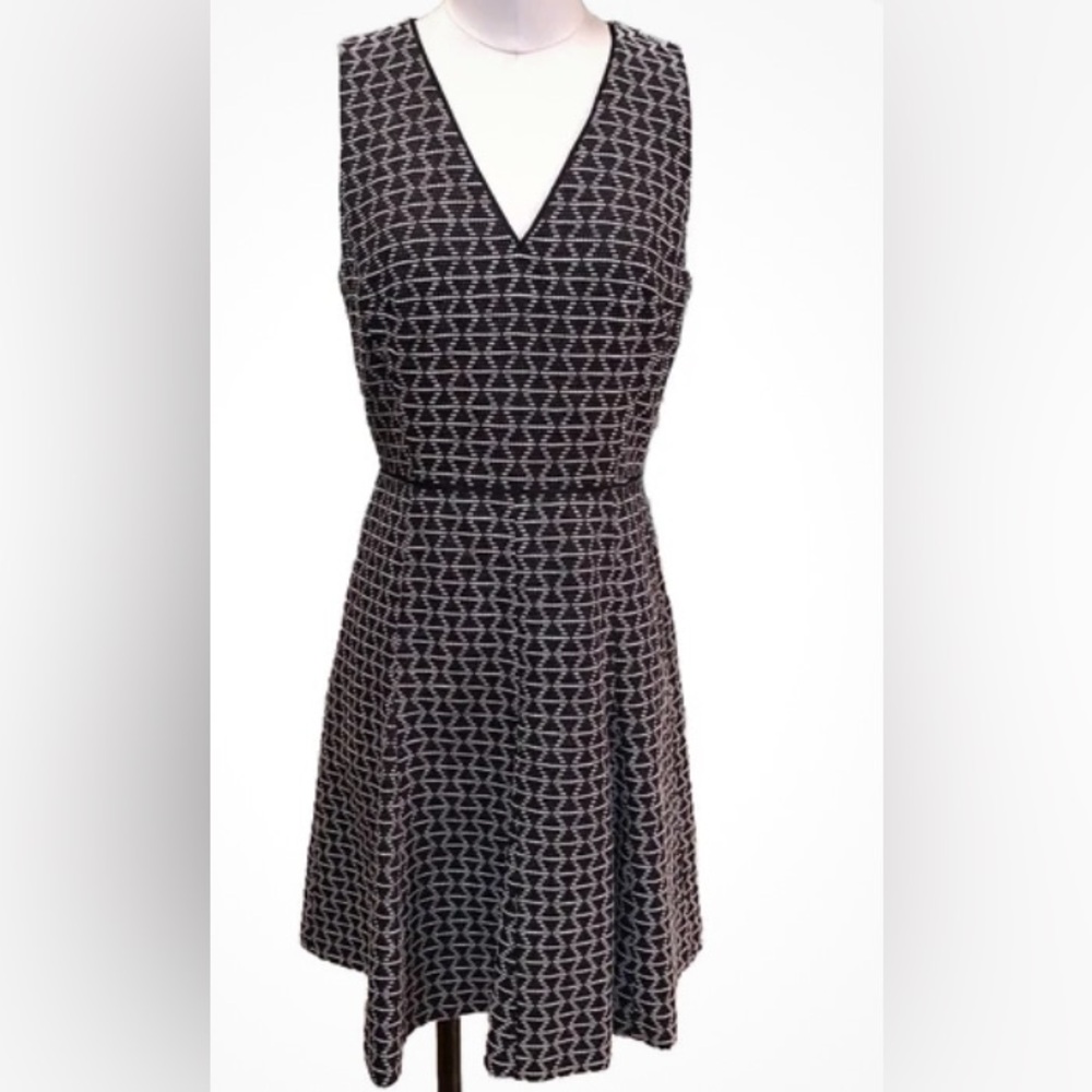 Banana Republic Black and White Geometric Mini Dress Size 10 (Worn Once)